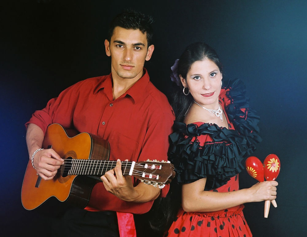 Duo Latino – Spaanse allround muziek en zang – Akoestisch en rondlopend
